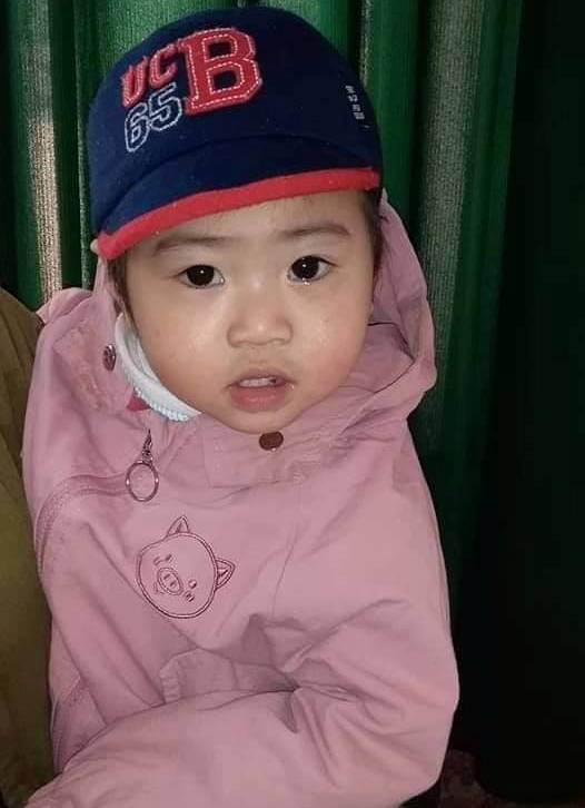 Bé gái hơn 1 tuổi bị bỏ rơi tại sân nhà người dân cùng chữ ký Người mẹ không tốt-2