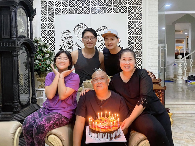 Quyền Linh hé lộ không gian gia trang của vợ chồng Hồng Vân - Tuấn Anh-2