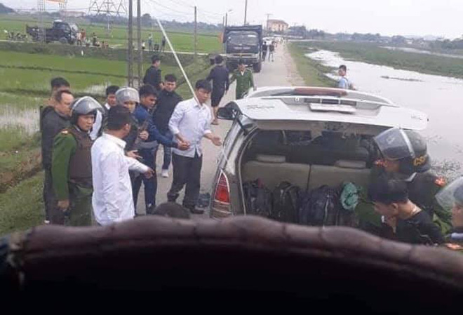Công an vây bắt xe 7 chỗ chở gần 5 yến ma túy đi trên đường làng-1