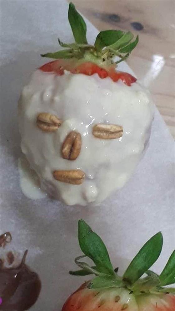 Dâu tây đắp mask chocolate phiên bản sai trái mùa Valentine: Shop nào bán cái này đề nghị có tâm chút, không thì lứa đôi chia lìa!-2