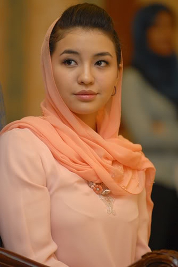 Cuộc chạy trốn của nàng dâu hoàng gia Malaysia: Hé lộ cuộc sống ngục tù nơi cung cấm, chứa đầy máu và nước mắt với người chồng bệnh hoạn-1