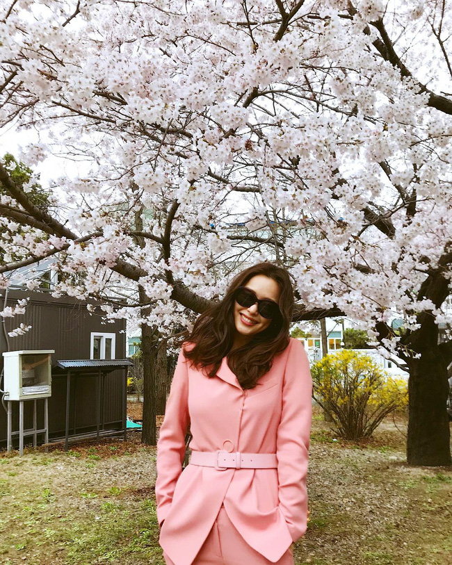 Bạn học 12 ý tưởng diện đồ hồng từ sao nữ Hàn thì Valentine chỉ xinh và sang chứ không có chuyện sến-3