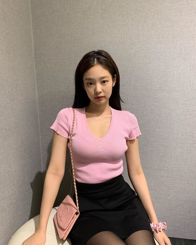 Bạn học 12 ý tưởng diện đồ hồng từ sao nữ Hàn thì Valentine chỉ xinh và sang chứ không có chuyện sến-5