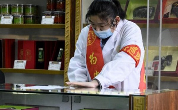 Loạn thuốc chống virus Corona: Phân bò, kim chi, hạt cau cũng được sử dụng-1