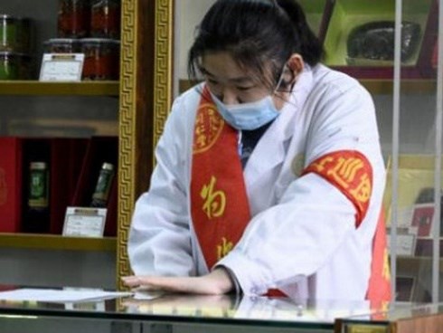 Loạn thuốc chống virus Corona: Phân bò, kim chi, hạt cau cũng được sử dụng