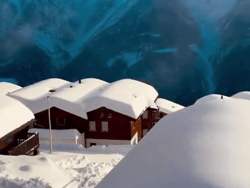 Choáng ngợp trước vẻ đẹp siêu thực của ngôi làng không xe hơi được mệnh danh là thiên đường mùa đông ở Thụy Sĩ-1