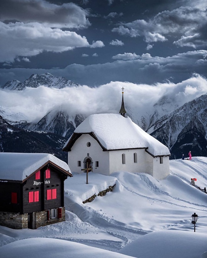 Choáng ngợp trước vẻ đẹp siêu thực của ngôi làng không xe hơi được mệnh danh là thiên đường mùa đông ở Thụy Sĩ-2