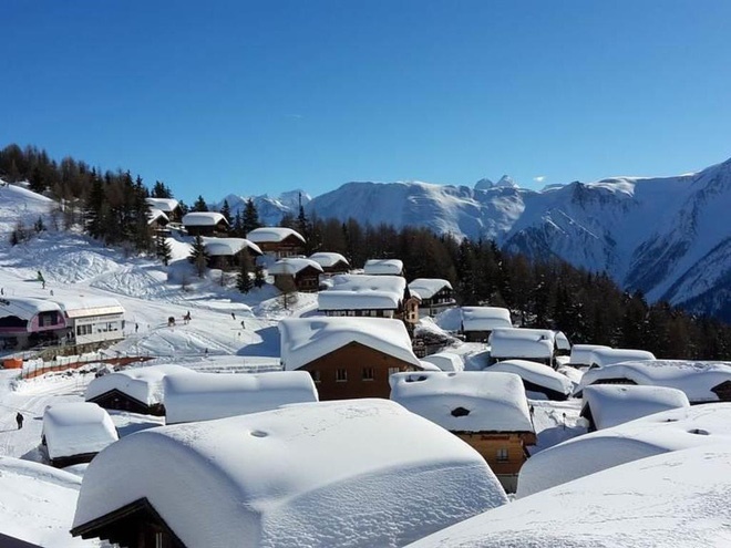 Choáng ngợp trước vẻ đẹp siêu thực của ngôi làng không xe hơi được mệnh danh là thiên đường mùa đông ở Thụy Sĩ-3