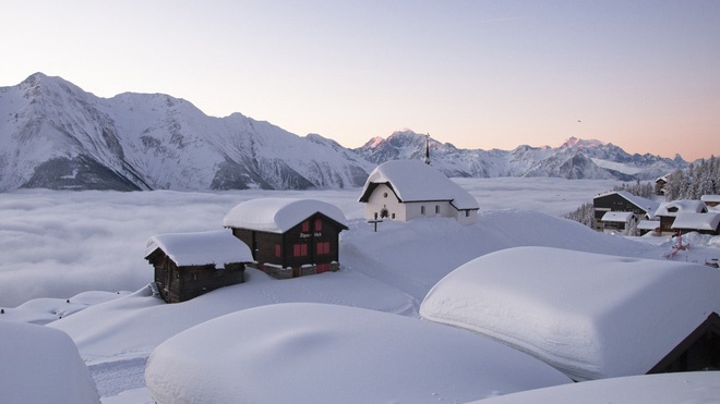 Choáng ngợp trước vẻ đẹp siêu thực của ngôi làng không xe hơi được mệnh danh là thiên đường mùa đông ở Thụy Sĩ-6
