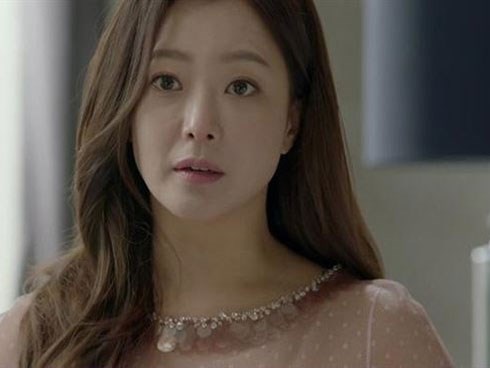 Hành động kì quái lúc nửa đêm của cô bạn thân khiến tôi choàng tỉnh dậy trong hoảng hốt