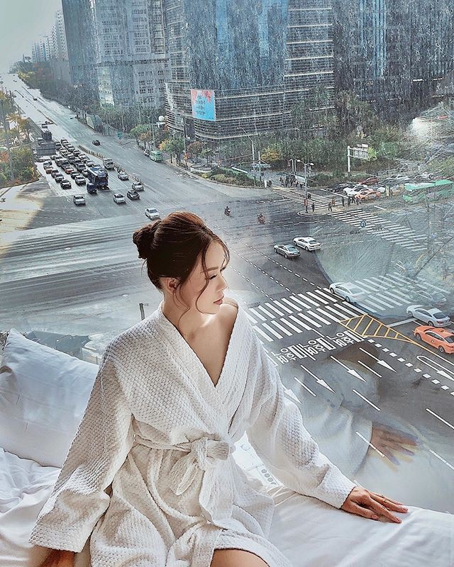 Sam đăng ảnh hở lưng, khoe nhan sắc tươi trẻ ở tuổi 30-6