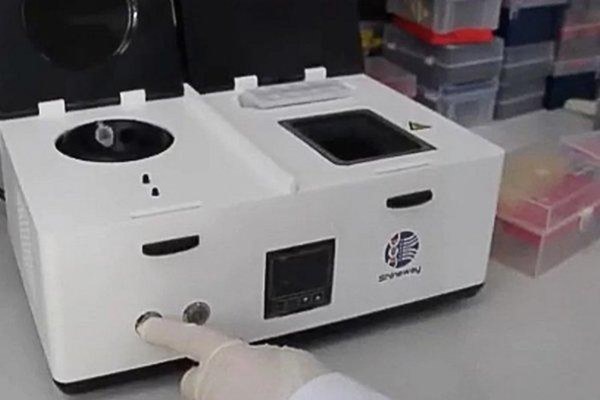 Đột phá mới của các chuyên gia Hong Kong: Tìm ra thiết bị phát hiện chính xác 1 người có nhiễm virus corona hay không trong 40 phút-1