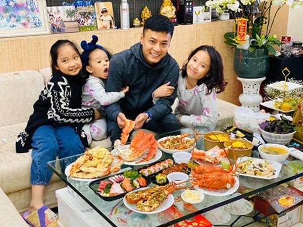 Thời virus Corona chồng con đều ở nhà, vợ Hồng Đăng được dịp tẩm bổ hoành tráng thế này!-1