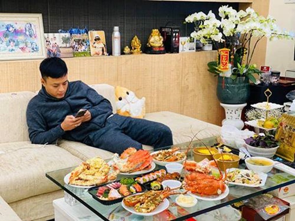 Thời virus Corona chồng con đều ở nhà, vợ Hồng Đăng được dịp tẩm bổ hoành tráng thế này!-3