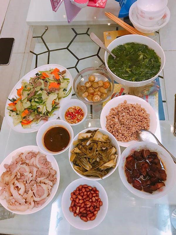 Thời virus Corona chồng con đều ở nhà, vợ Hồng Đăng được dịp tẩm bổ hoành tráng thế này!-5