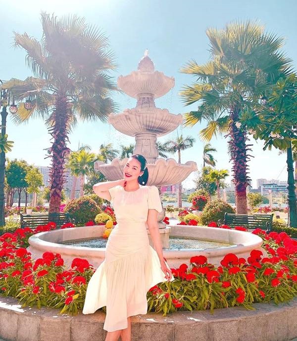 Ngắm gu thời trang của Lan Khuê: Gái một con sành điệu, gợi cảm-11