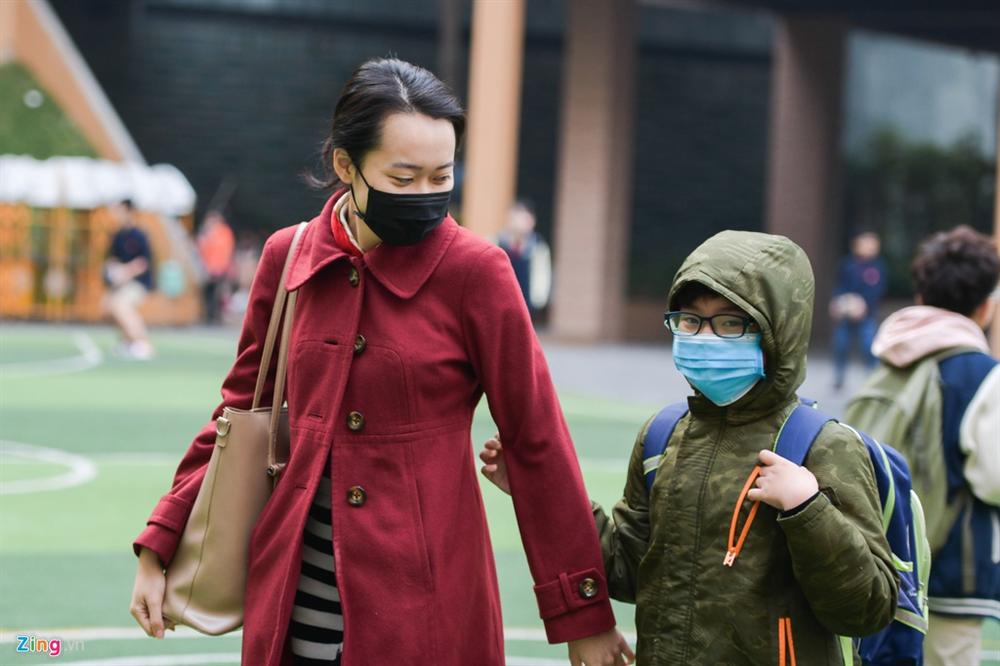 ‘Sợ lây virus corona, hàng xóm đóng cửa khi vợ chồng tôi đi làm về’-3