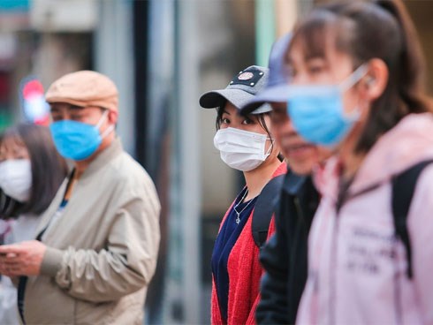 ‘Sợ lây virus corona, hàng xóm đóng cửa khi vợ chồng tôi đi làm về’