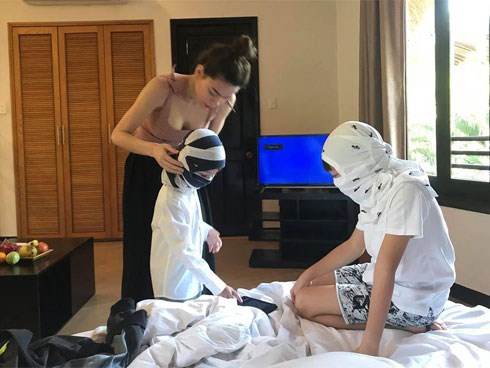 Mẹ Hồ Ngọc Hà đăng ảnh than thở vì con gái phòng dịch Corona 