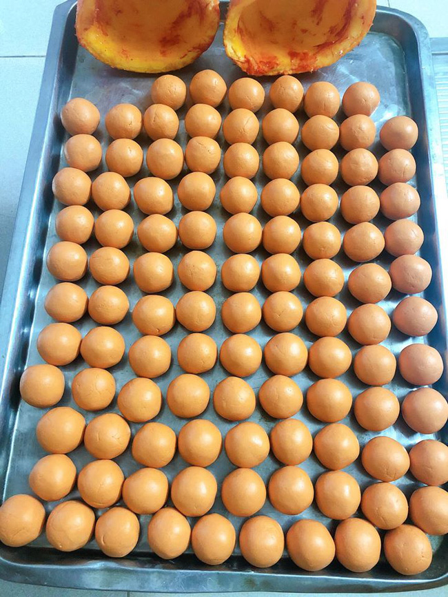 Bánh trôi ngũ sắc giá 60 nghìn/set cháy hàng ngày cận Rằm tháng Giêng, chủ hàng nhận order của khách đến nóng cả máy điện thoại-1