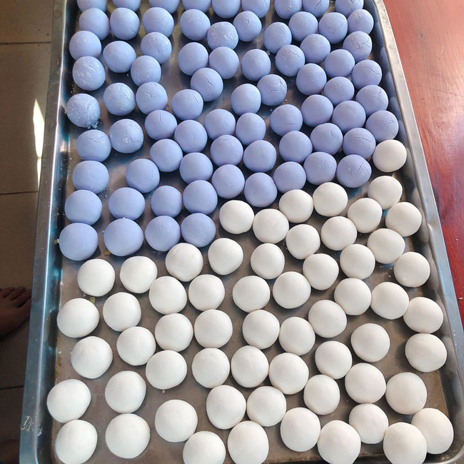 Bánh trôi ngũ sắc giá 60 nghìn/set cháy hàng ngày cận Rằm tháng Giêng, chủ hàng nhận order của khách đến nóng cả máy điện thoại-2