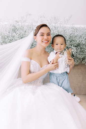 Trào lưu ra nước ngoài sinh con của sao nữ Việt: Hoa hậu Phạm Hương con gần một tuổi mới dám công khai nhưng Maya còn che giấu tài tình hơn-9