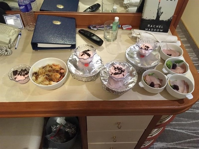 Cuộc sống trên du thuyền bị cách ly vì virus corona: Từ con tàu sang chảnh trở thành nơi giam lỏng, u ám đến nghẹt thở-3