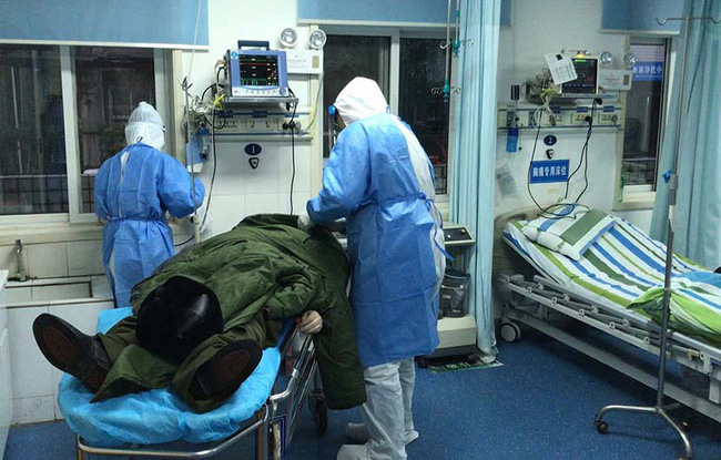 Cuộc chiến sinh tử của bác sĩ Vũ Hán bị mắc virus corona và hành trình tự điều trị ngay trong tâm dịch-3