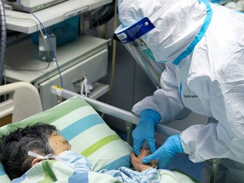 Cập nhật: 724 người chết do virus corona, Việt Nam có 13 người mắc bệnh, 40 nhân viên y tế tại BV Vũ Hán nhiễm bệnh, thiếu hụt khẩu trang chống virus trên toàn cầu
