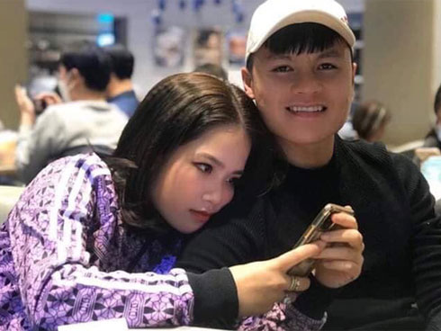 Vừa lộ ảnh tình tứ với bạn gái tin đồn, Quang Hải lập tức đăng trạng thái đầy ẩn ý: Alone, ok!-3