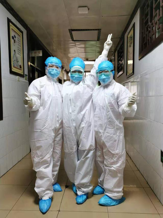 Những người mẹ đẹp nhất trong tâm dịch bệnh: 7 y tá nữ cùng nhau uống thuốc cai sữa, quyết tâm ra tiền tuyến chống corona-2