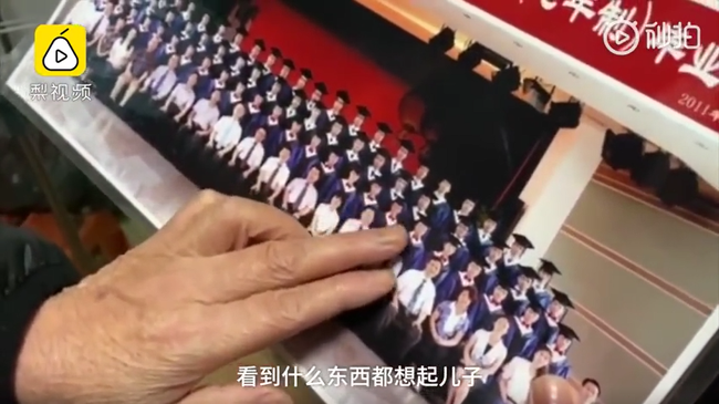 Cái chết của bác sĩ đầu tiên cảnh báo virus corona: Nước mắt đau thương khi người mẹ đưa tiễn con trai hy sinh vì đại nghĩa-5