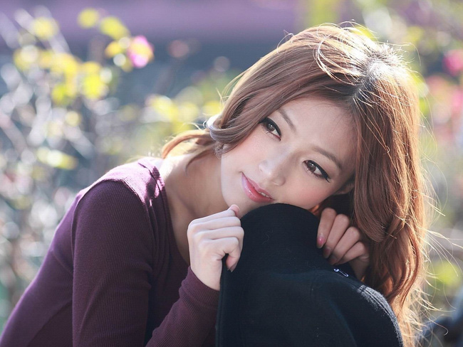 Thấy tôi mặc váy, trang điểm đi làm, chị dâu ganh tị cạnh khóe, tôi nhếch môi nói lại một câu khiến chị nín bặt xấu hổ-1