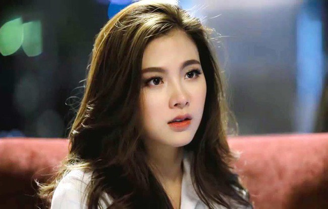 Thấy tôi mặc váy, trang điểm đi làm, chị dâu ganh tị cạnh khóe, tôi nhếch môi nói lại một câu khiến chị nín bặt xấu hổ-2