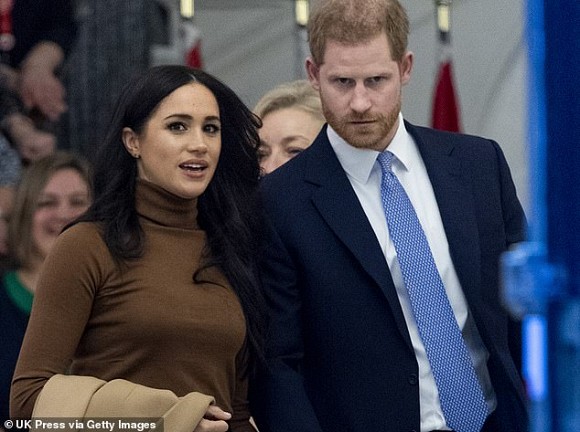 Dự sự kiện đầu tiên sau khi rời Hoàng gia Anh, vợ chồng Meghan tiết lộ chuyện thâm cung bí sử và bỏ túi ngay hàng chục tỷ đồng-1