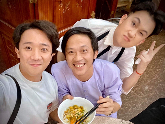 Sau 2 năm hạn chế mọi hoạt động showbiz, cuộc sống ở tuổi 51 của danh hài Hoài Linh thay đổi thế nào?-6