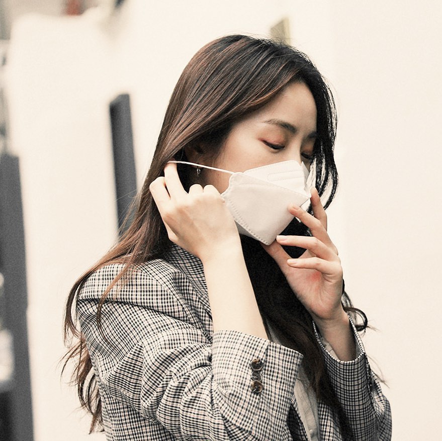 Đeo khẩu trang phòng dịch, các chị em cần biết những tối hậu thư này để da không bị sạm hay mụn chi chít khi đeo cả ngày-1