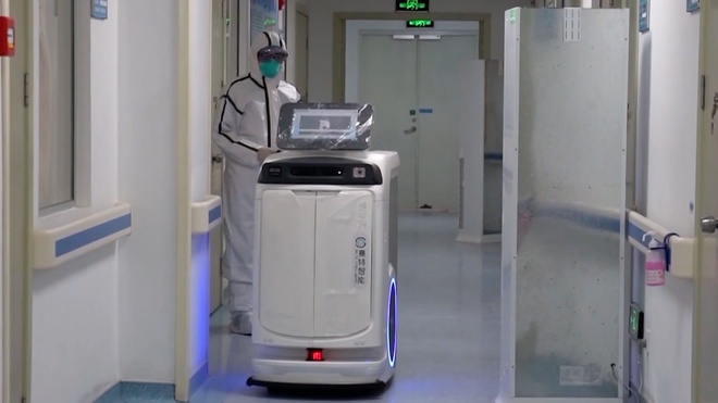 Bệnh viện khắp Trung Quốc sử dụng robot y tế đối phó virus corona-1