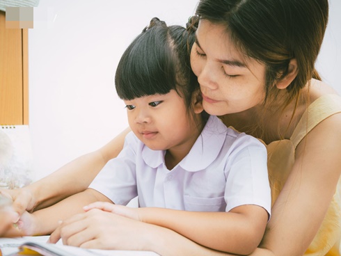 Nghỉ học vì virus corona, Tăng Thanh Hà cho các con chơi đủ trò vui hết nấc mà không hề chạm tới điện thoại khiến ai cũng phục-4