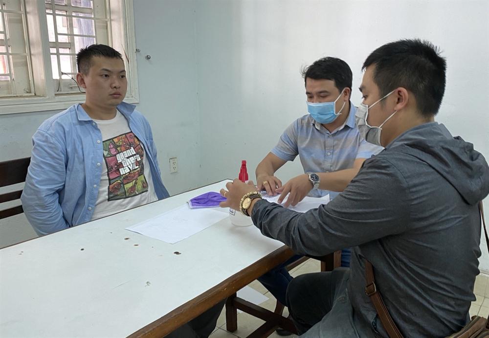 Vết máu vạch mặt kẻ phân xác cô gái ném xuống sông Hàn-1