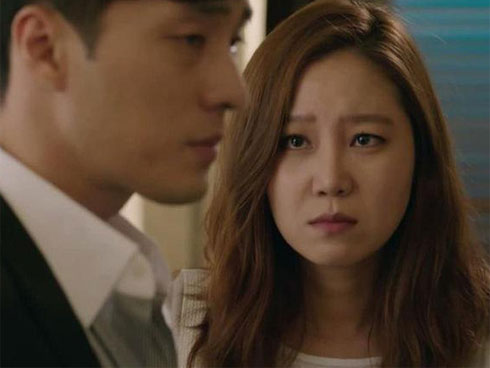 Nhìn chồng dắt gái vào khách sạn, vợ mặt không đổi sắc nói 1 câu khiến tôi khóc nấc-3