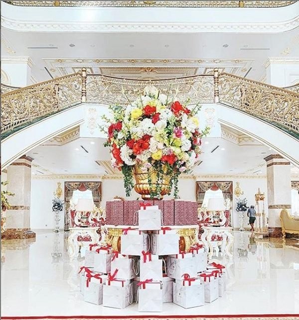 Biệt thự dát vàng xa xỉ giá hàng trăm tỷ của sao Việt-25