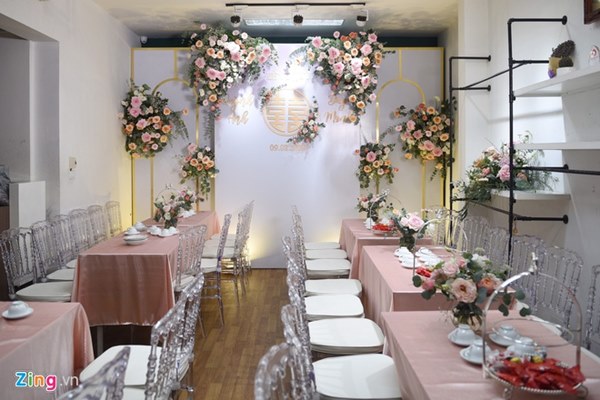 Duy Mạnh hôn Quỳnh Anh tại lễ đường cưới-41