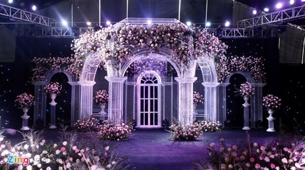 Duy Mạnh hôn Quỳnh Anh tại lễ đường cưới-48