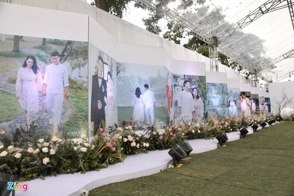 Duy Mạnh hôn Quỳnh Anh tại lễ đường cưới-51