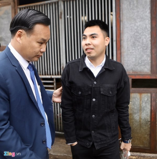 Duy Mạnh hôn Quỳnh Anh tại lễ đường cưới-35