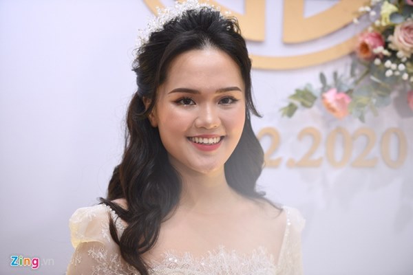 Duy Mạnh hôn Quỳnh Anh tại lễ đường cưới-30