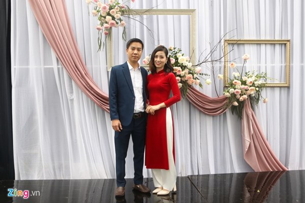 Duy Mạnh hôn Quỳnh Anh tại lễ đường cưới-29