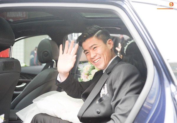 Đám cưới của Quỳnh Anh - Duy Mạnh: Chú rể cực kì bảnh bao, cô dâu xinh đẹp đeo dây chuyền đính 186 viên kim cương giá 800 triệu-9