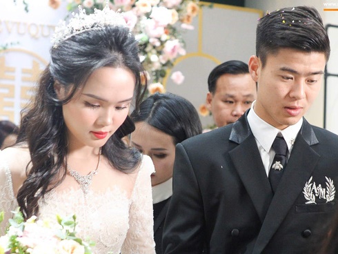 Thần thái phu nhân cựu chủ tịch CLB Sài Gòn làm dân tình tấm tắc: Mẹ đẹp và sang thế này bảo sao Quỳnh Anh không xinh-5